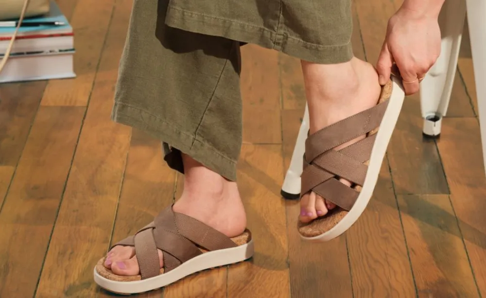 Discount Women'S Elle Mixed Slide | Black/Birch Women Slip-Ons